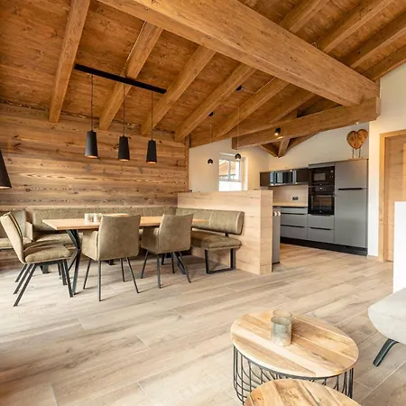 別荘 Tauernlodges By Alps